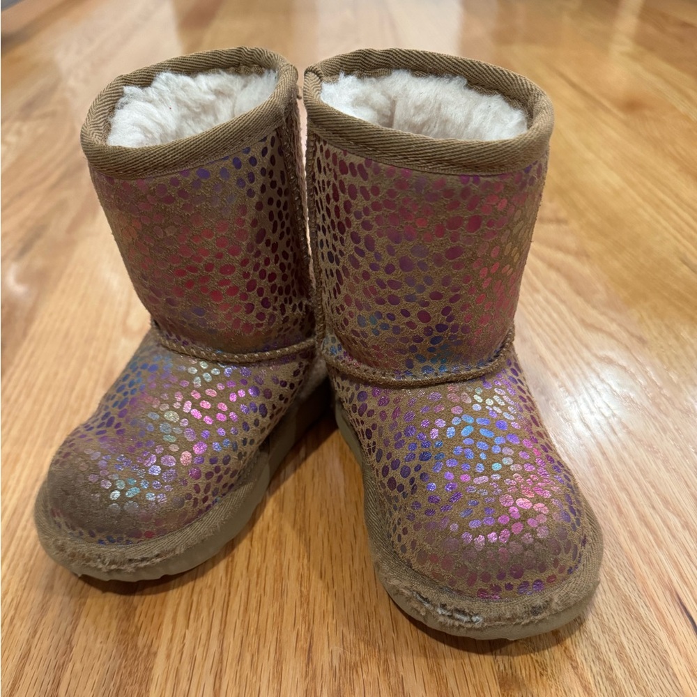 Toddler classic rainbow spot Uggs size 7